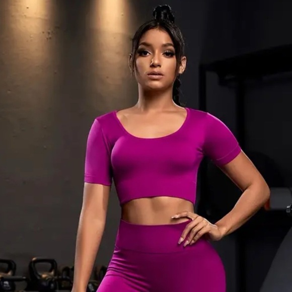 Tops - Vibrant Purple Activewear Crop Top Size Medium New
